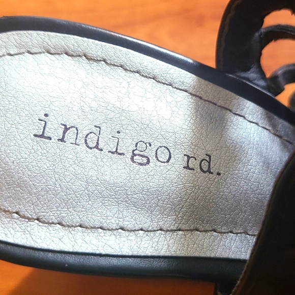 Indigo Rd. Black Strappy Wedge Sandals - Picture 5 of 5